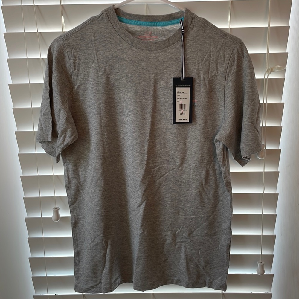 NWT Vineyard Vines Boys L (16) Tee